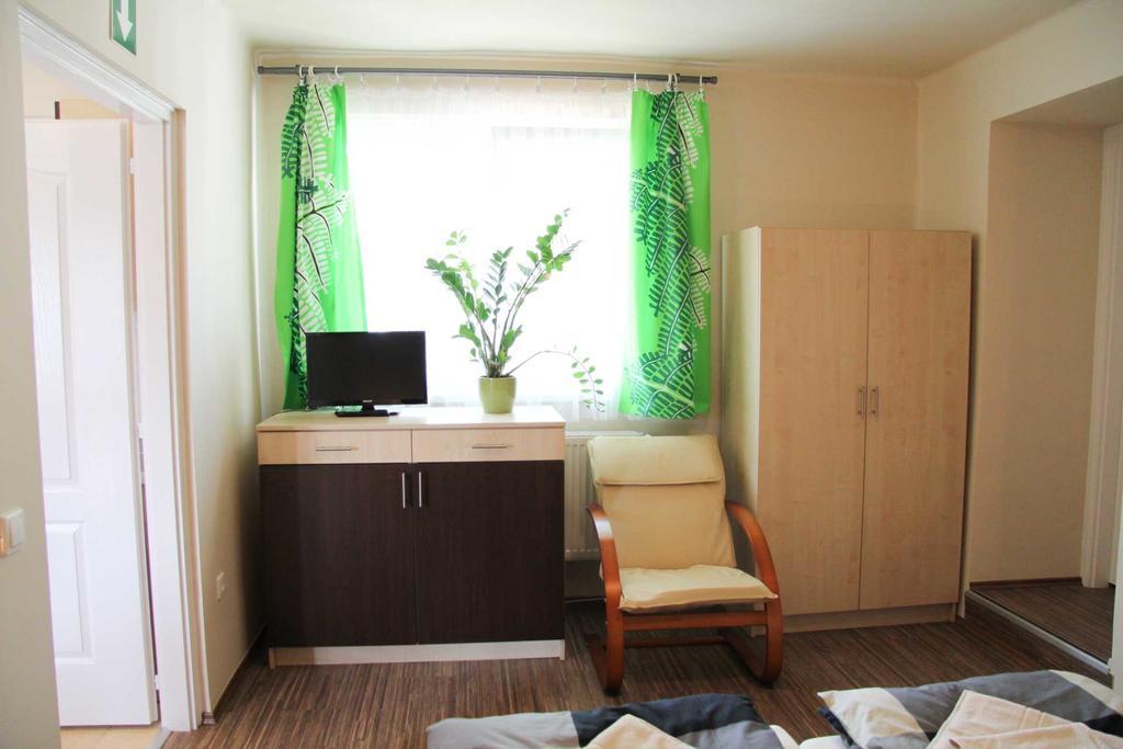 Irisz Apartmanhaz Apartment Morahalom Room photo